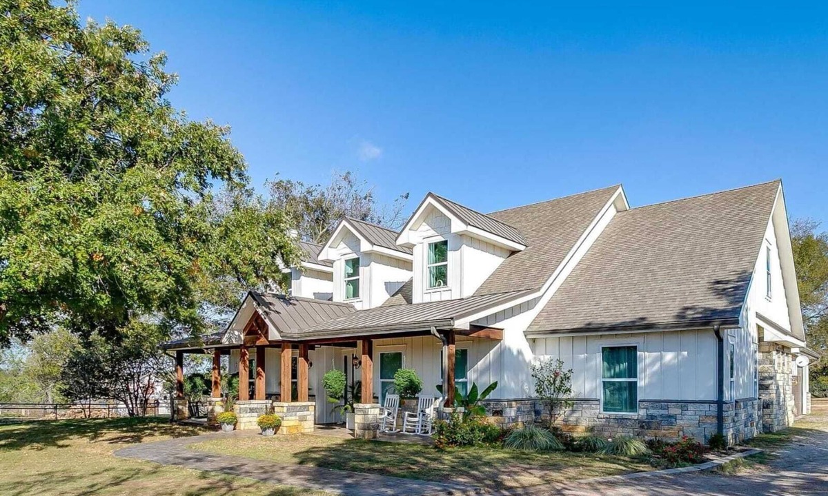 Brandon Other | Beautiful country home ideal for gatherings