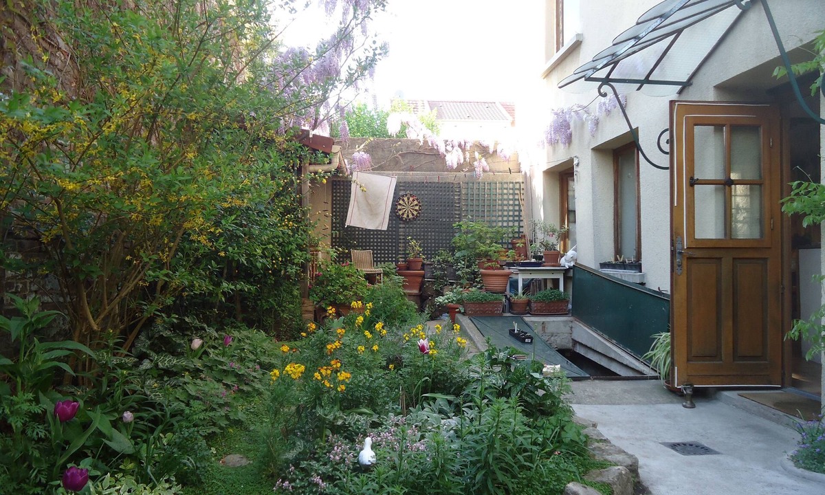 Malakoff House | Beautiful country style house with garden 5 minutes from Paris