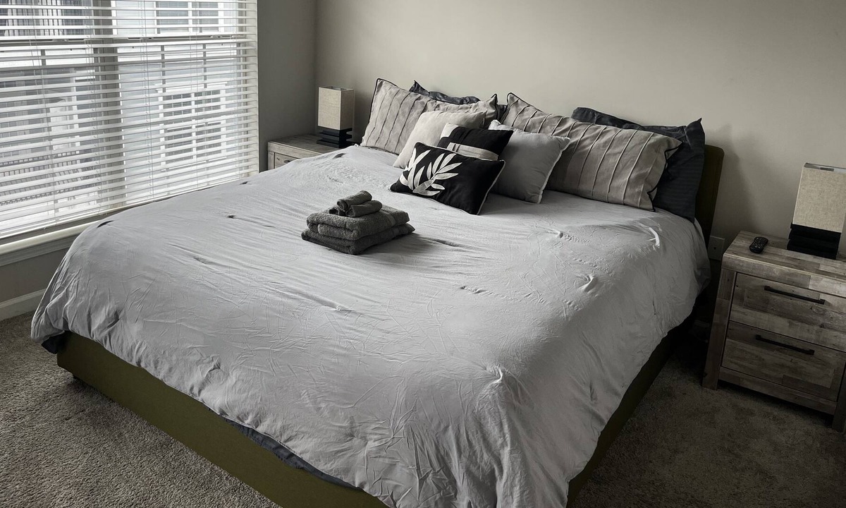 Northlake Apartment | Beautiful couples getaway w/ private chef