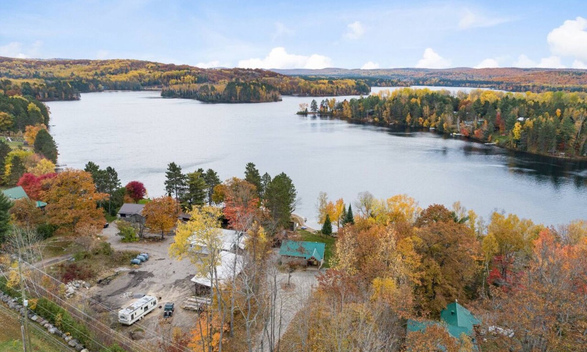 Purdy Cottage | Beautiful Cozy 3 Bedroom Cottage on the Lake