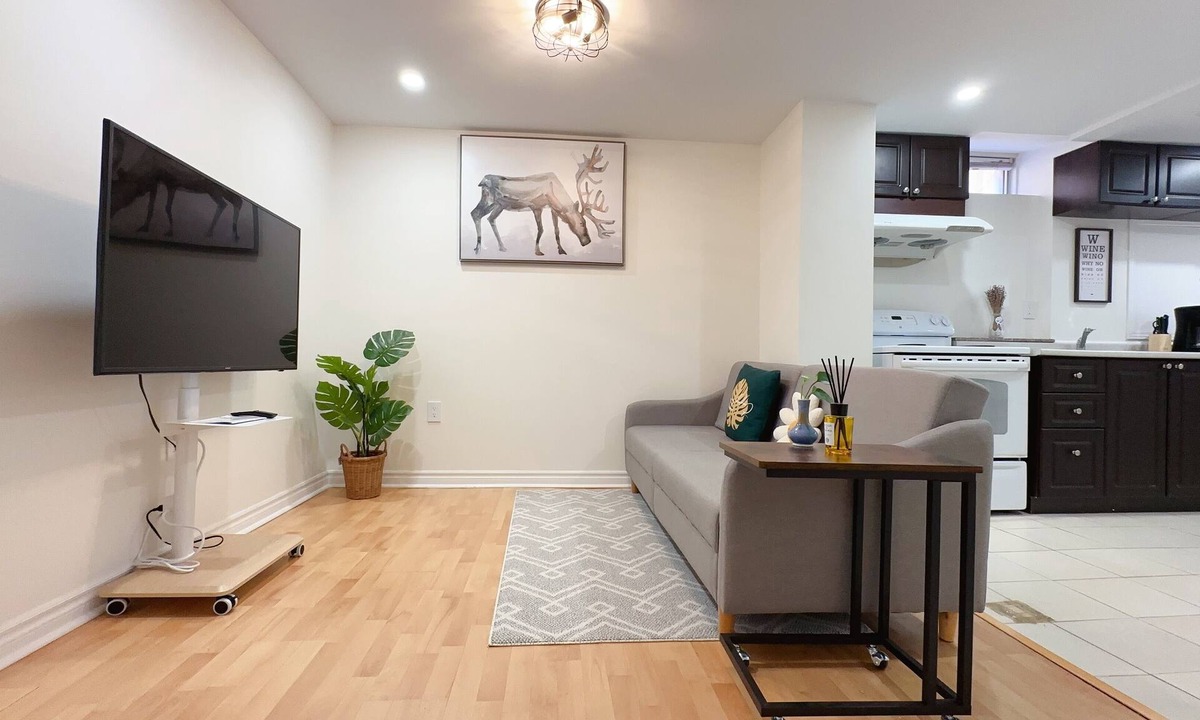 Unionville Apartment | Beautiful Cozy Private Entry Basement Apartment