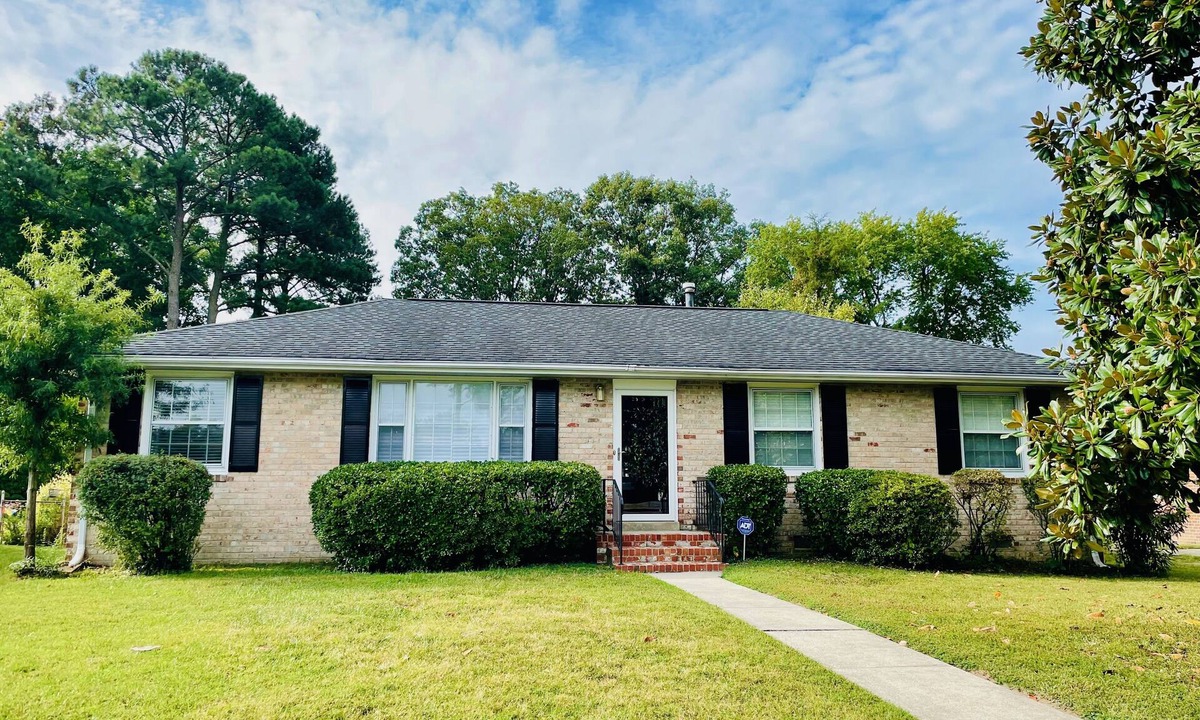 Richmond House | Beautiful, cozy ranch home! Private backyard!