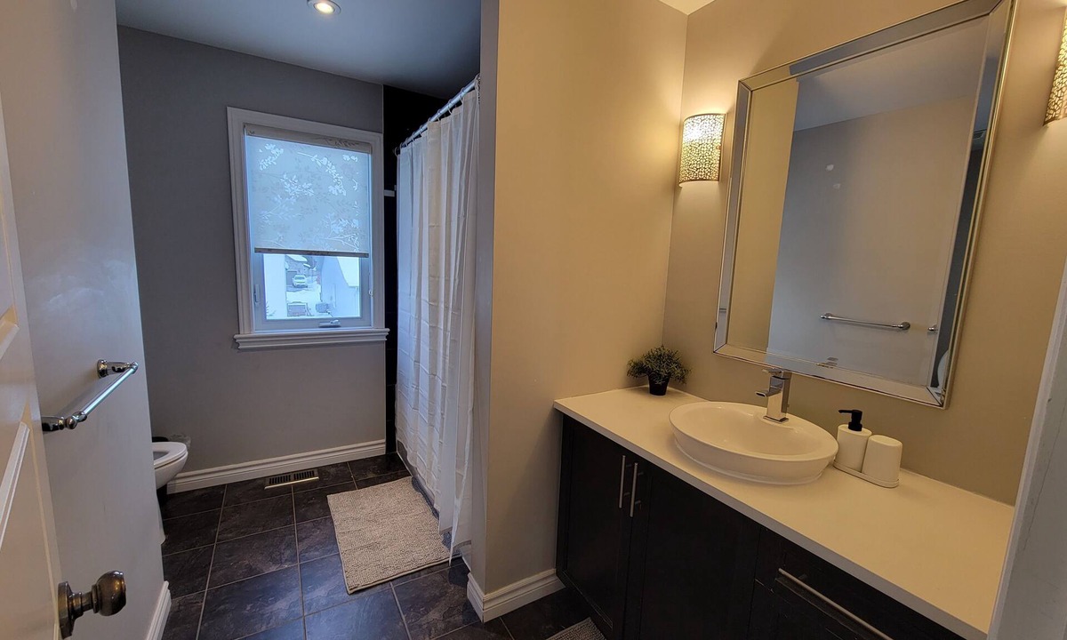 Rockland House | Beautiful cozy single House in Rockland ,ONTARIO which is 35 min from Ottawa.