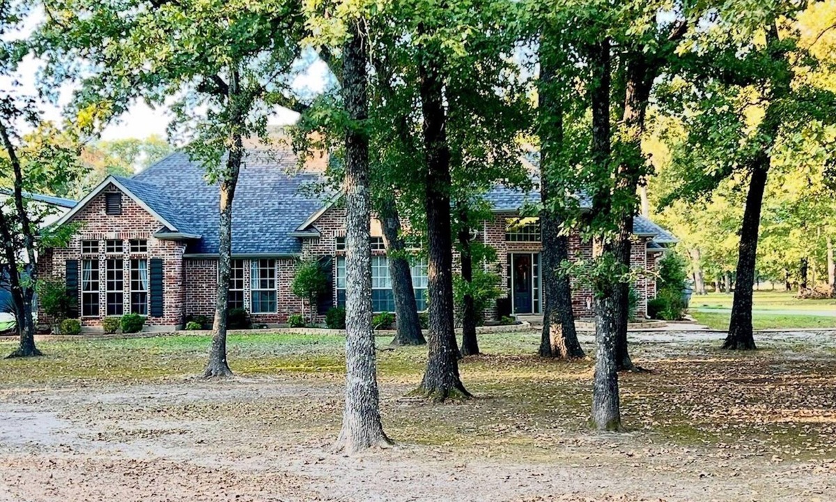 Klondike House | Beautiful Custom 4 bed with pool home with 3 acres. Private spacious backyard.