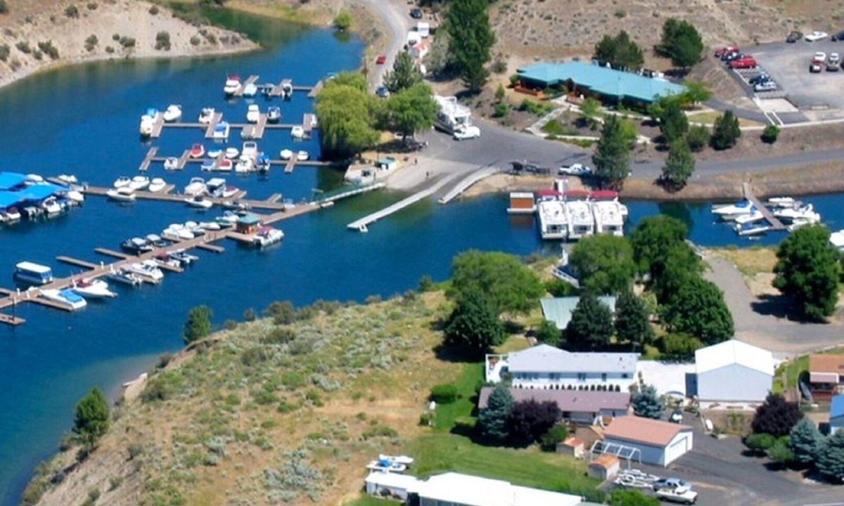Davenport House | Beautiful Custom Home at Lake Roosevelt 2 Private Acres! Awesome Views! 12+