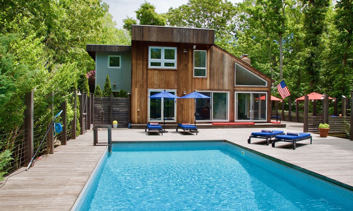 Northwest Harbor House | Beautiful designer modern luxury home - steps from beach