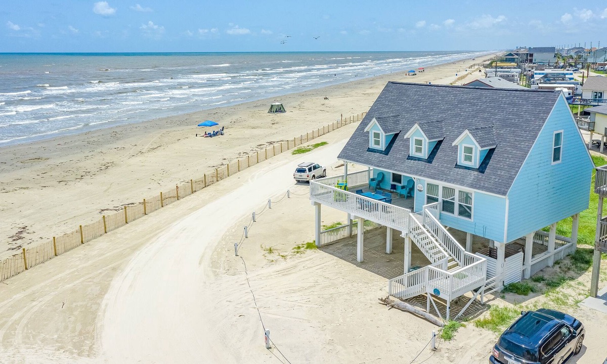 Acapulco Village House | Beautiful, Dog-Friendly, Beachfront Home w/ Free WiFi, AC, & Washer/Dryer