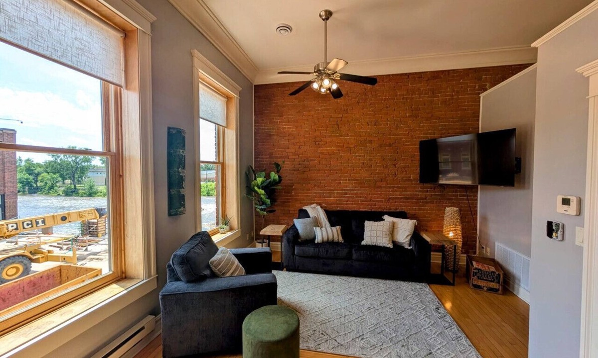 Waverly Apartment | Beautiful Down Town Flat