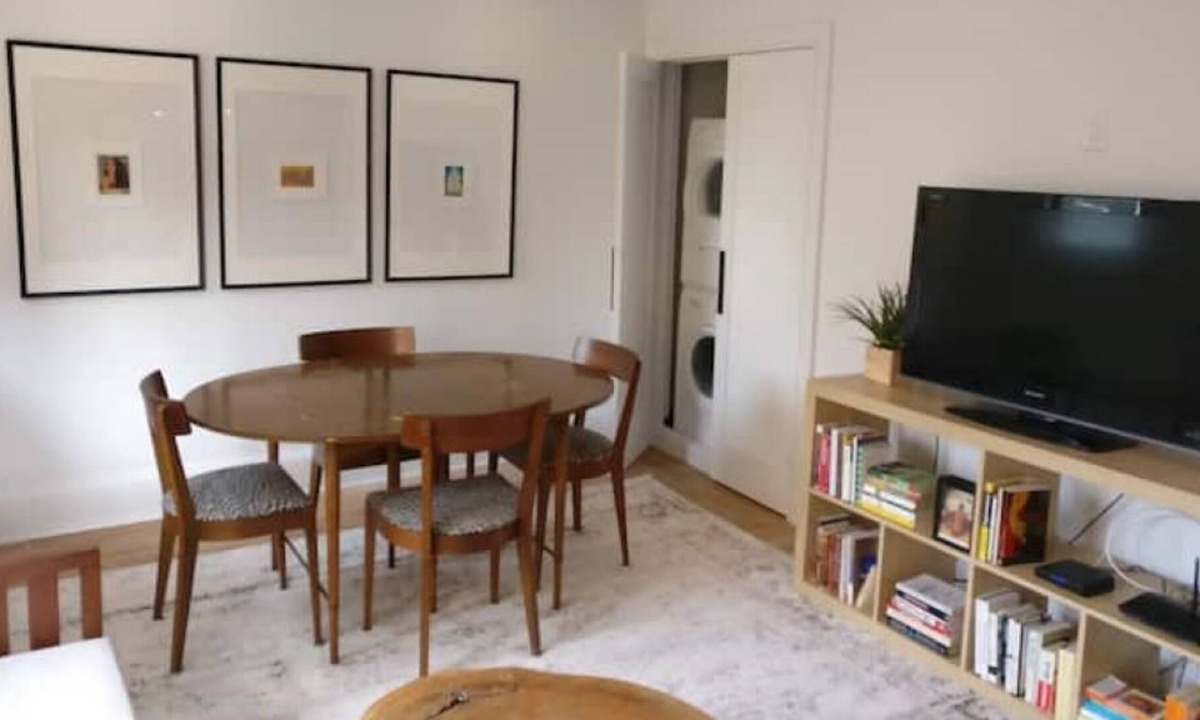 Church and Wellesley House | Beautiful Downtown Apartment