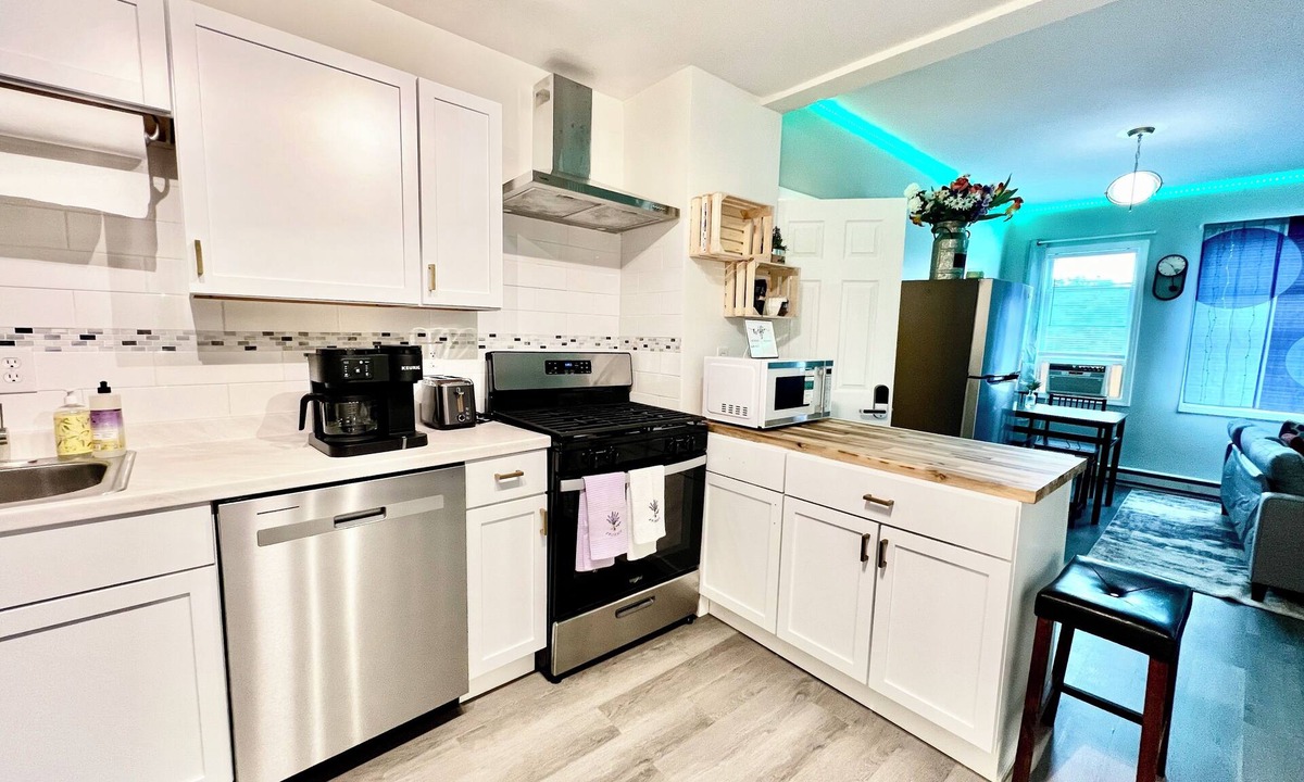 Stockade Historic District Apartment | Beautiful Downtown Apartment