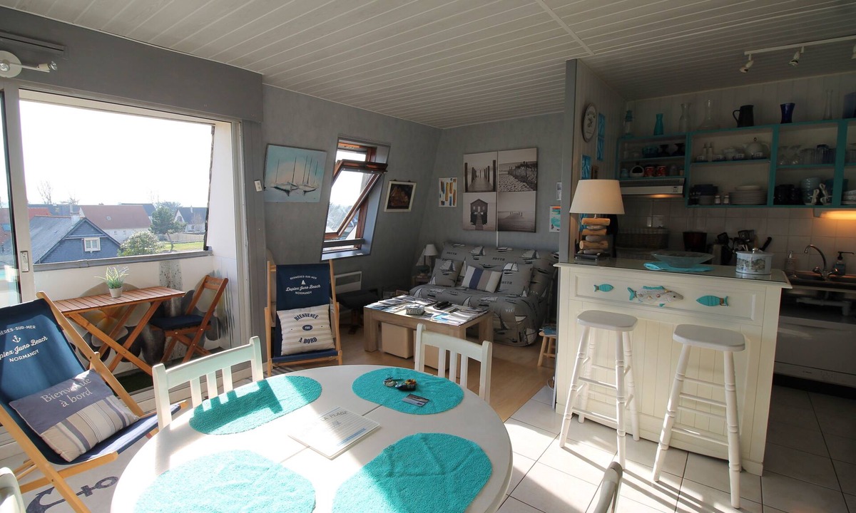 Bernieres-sur-Mer Apartment | BEAUTIFUL DUPLEX SUNNY DIRECT ACCESS JUNO BEACH