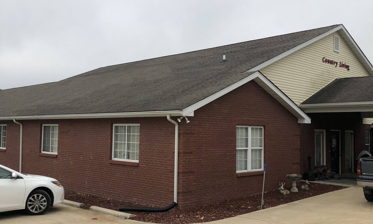 Lesterville House | Beautiful eight bedroom, eight bath lodge just minutes from Black River.