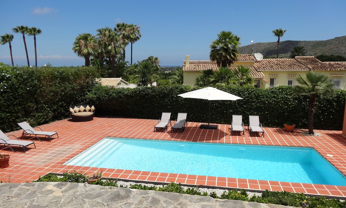 Pedreguer Villa | Beautiful villa, close to Denia, private pool 10m x 5m, wifi, full air con.