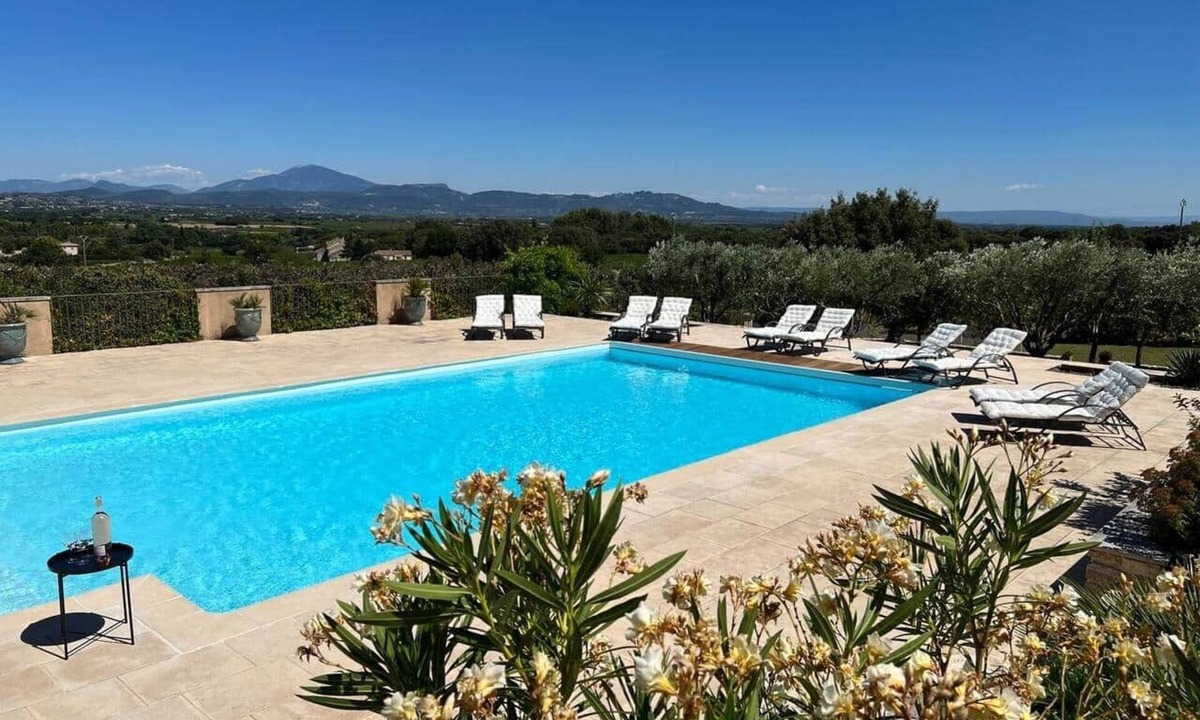 Lagarde Pareol Villa | Beautiful escape