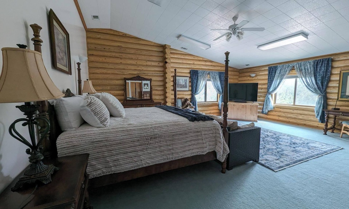 Hot Springs Cabin | Beautiful Executive Suite - Room 205