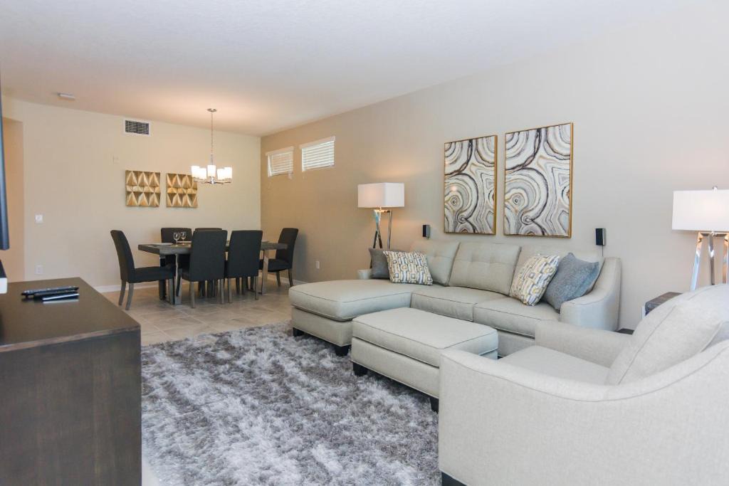 Kissimmee Apartment | Beautiful Family Apartment at Storey Lake only 10 minutes from Disney SL4731-101