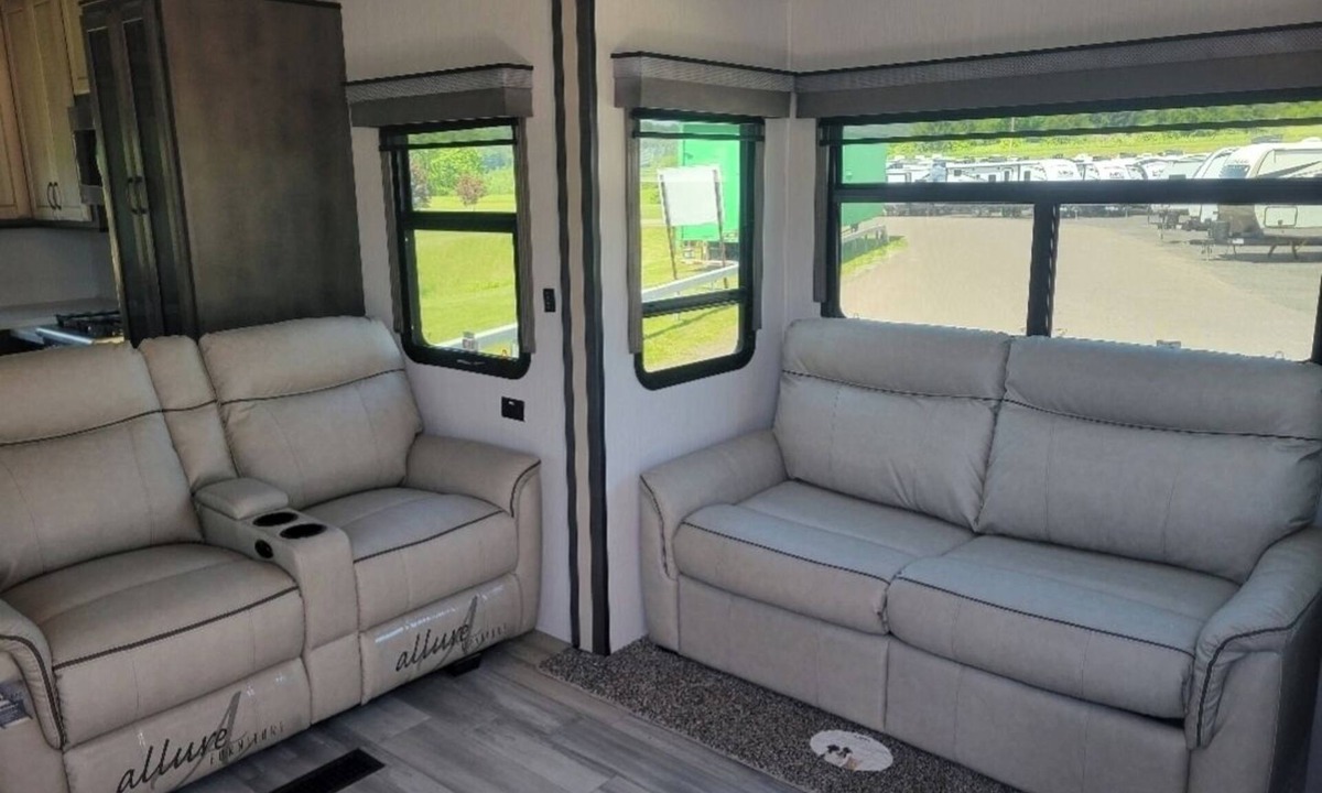 Isleton House | Beautiful fifth wheel by the river