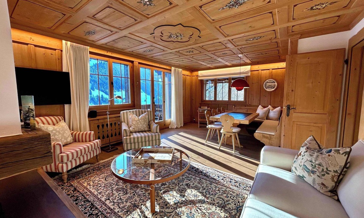 Rougemont Apartment | Beautiful Flat With Traditional Architecture