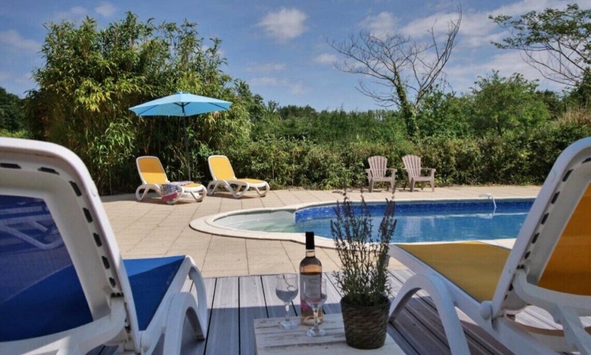 Le Champ-Saint-Pere House | Beautiful SpaciousnFamily friendly Gite with Pool and games room. Pets welcome.