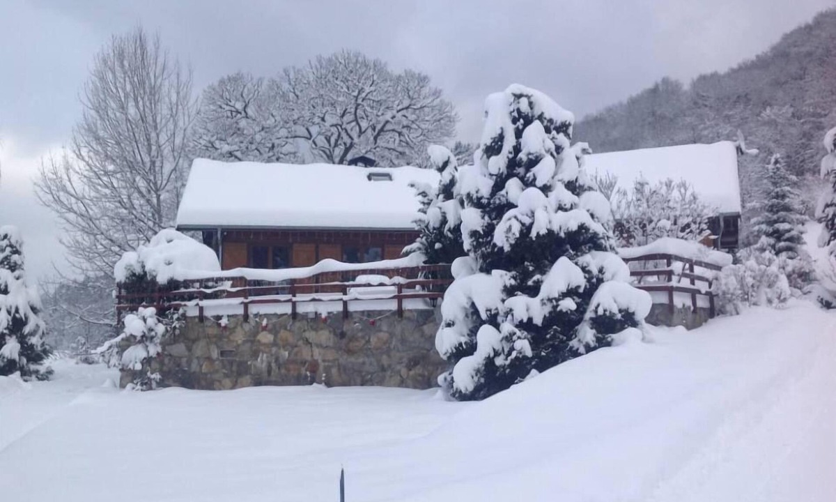 Saint-Martin-d'Uriage Ski Chalet | Beautiful comfortable chalet, isolated, altitude 900m, unobstructed view of the peaks, 2 hectare park