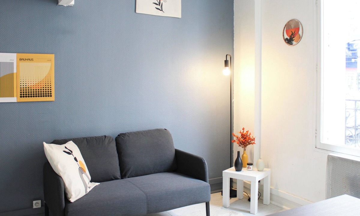 Saint-Ouen Apartment | Beautiful mezzanine studio in the city center