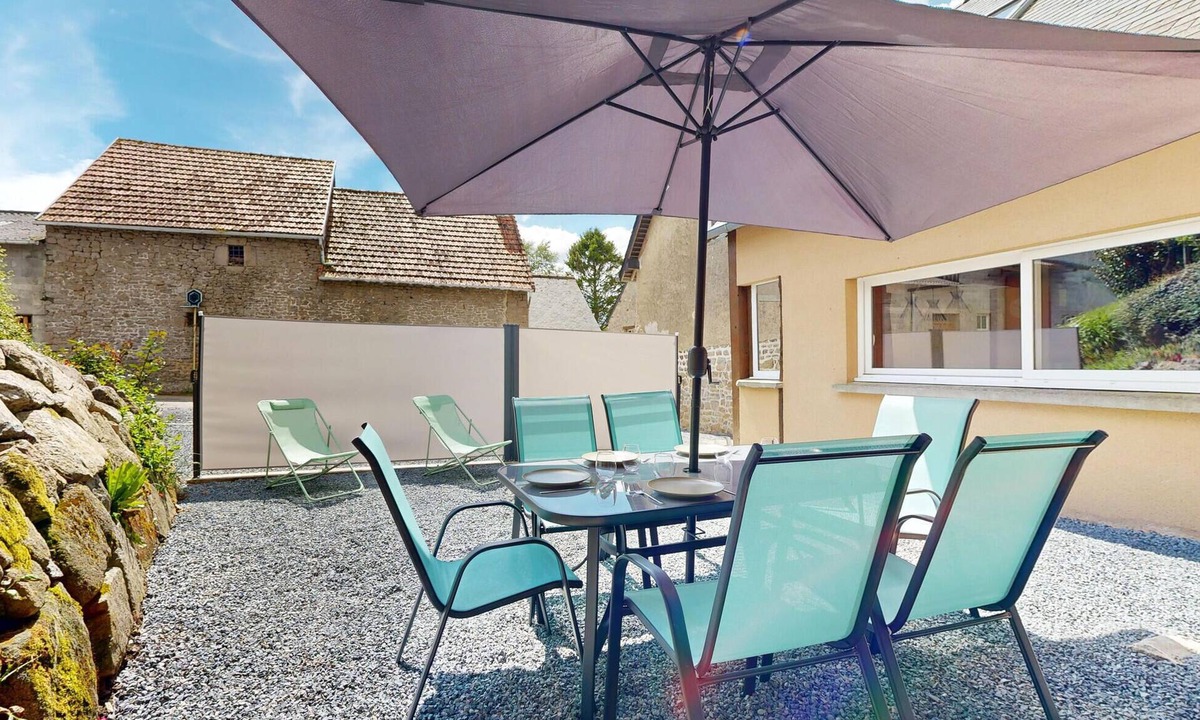 Sartilly-Baie-Bocage House | Beautiful home in Sartilly-Baie-Bocage with WiFi