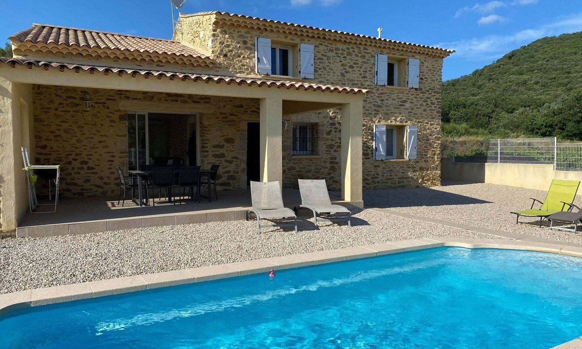 Saint-Laurent-de-Carnols Villa | Beautiful villa with private pool in Gard