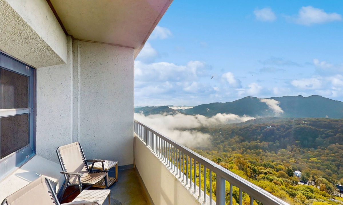 Sugar Mountain Condo | Beautiful furnished mountaintop condo w/shared pools, hot tub, & a sauna
