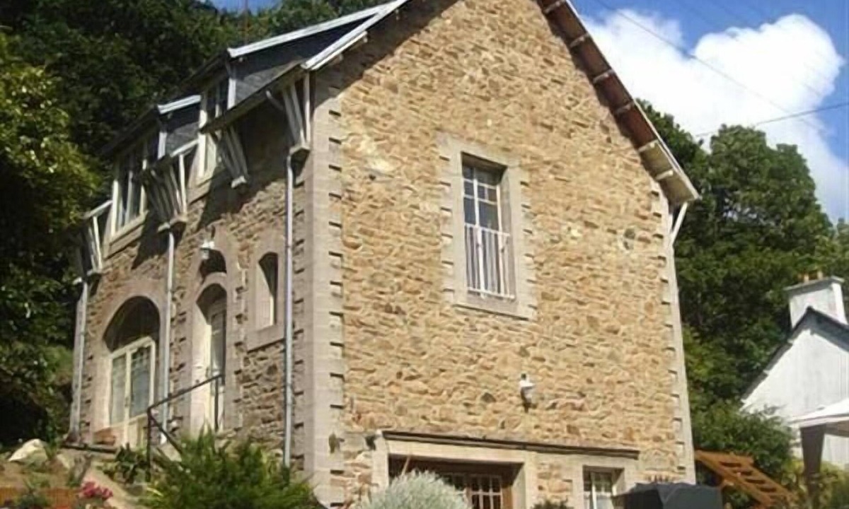 Saint-Jean-du-Doigt House | Beautiful granite stone house