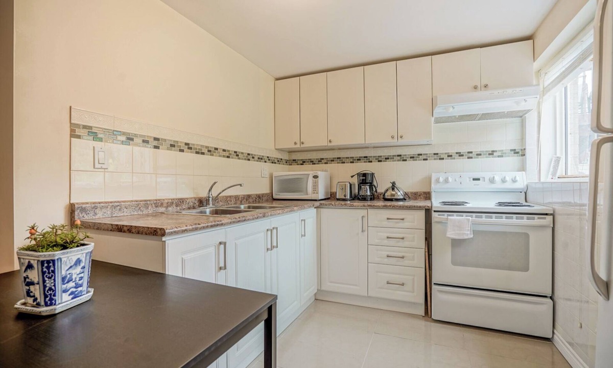 Richmond Hill Apartment | Beautiful Garden & Forest View Private Suite