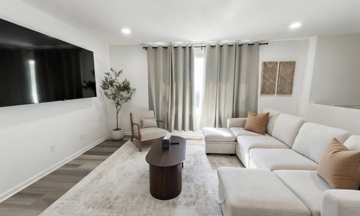 Gardner House | Beautiful Gardner Getaway 4 Bedroom Sleeps 10+