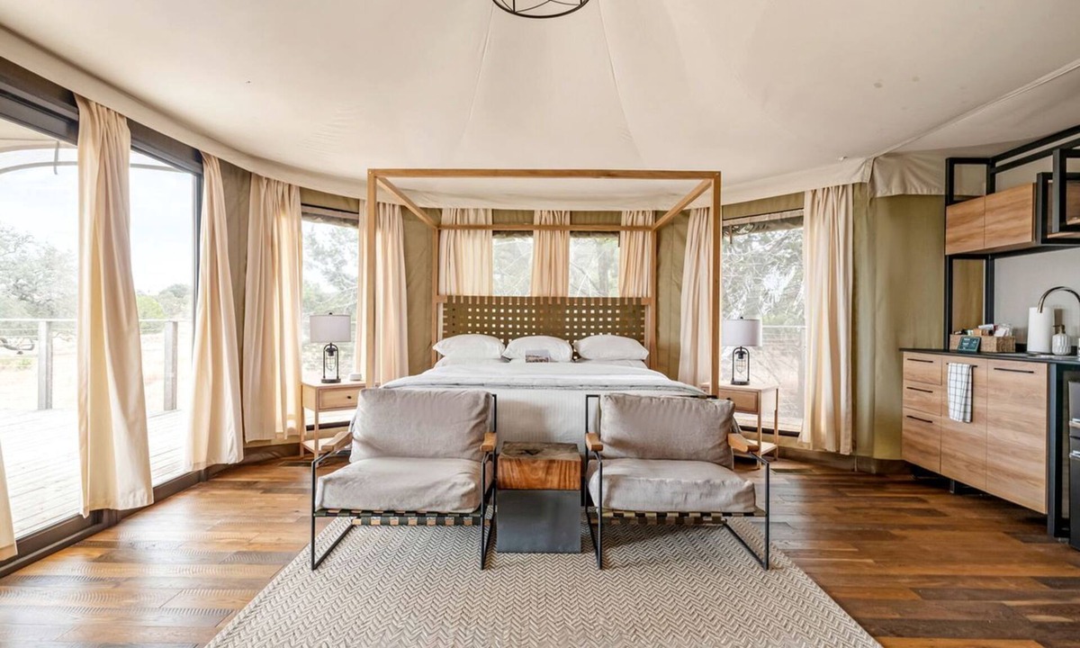 Fredericksburg House | Beautiful Glamping Lodge with Mini-Bar and Fire Pit for an Unforgettable Escape in Stonewall, Texas