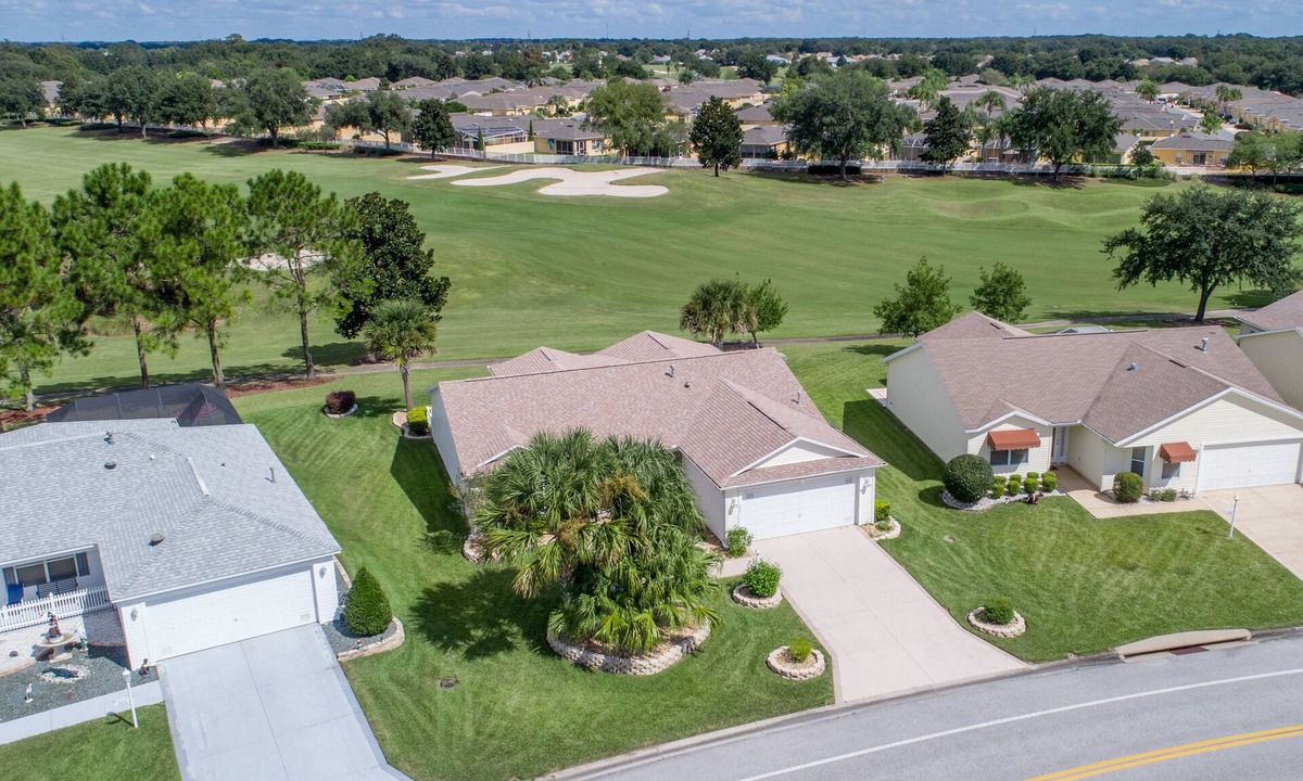 The Villages House | Beautiful Golf Front 3-2 on Glenview. Cable , WI-FI , Passes and Golf Cart !