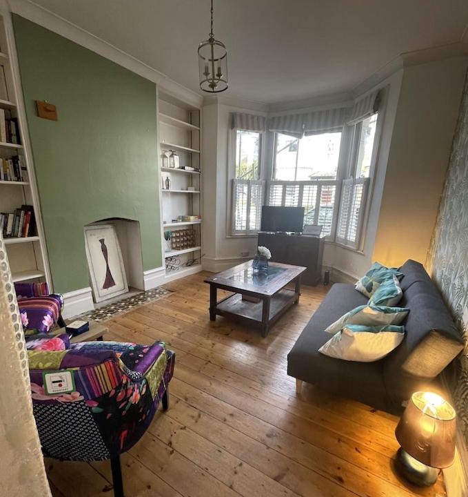 Shaftesbury Apartment | Beautiful ground floor garden flat