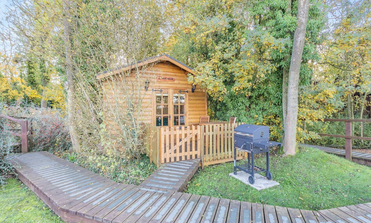 Newmarket Cottage | Beautiful grounds, well thought out.