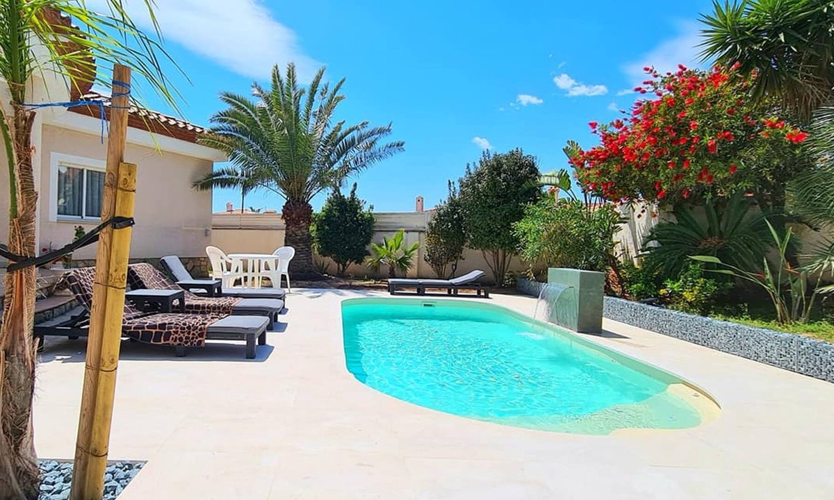 La Torre del Sol Ski Chalet | Beautiful house with stunning private pool in Miami Platja!