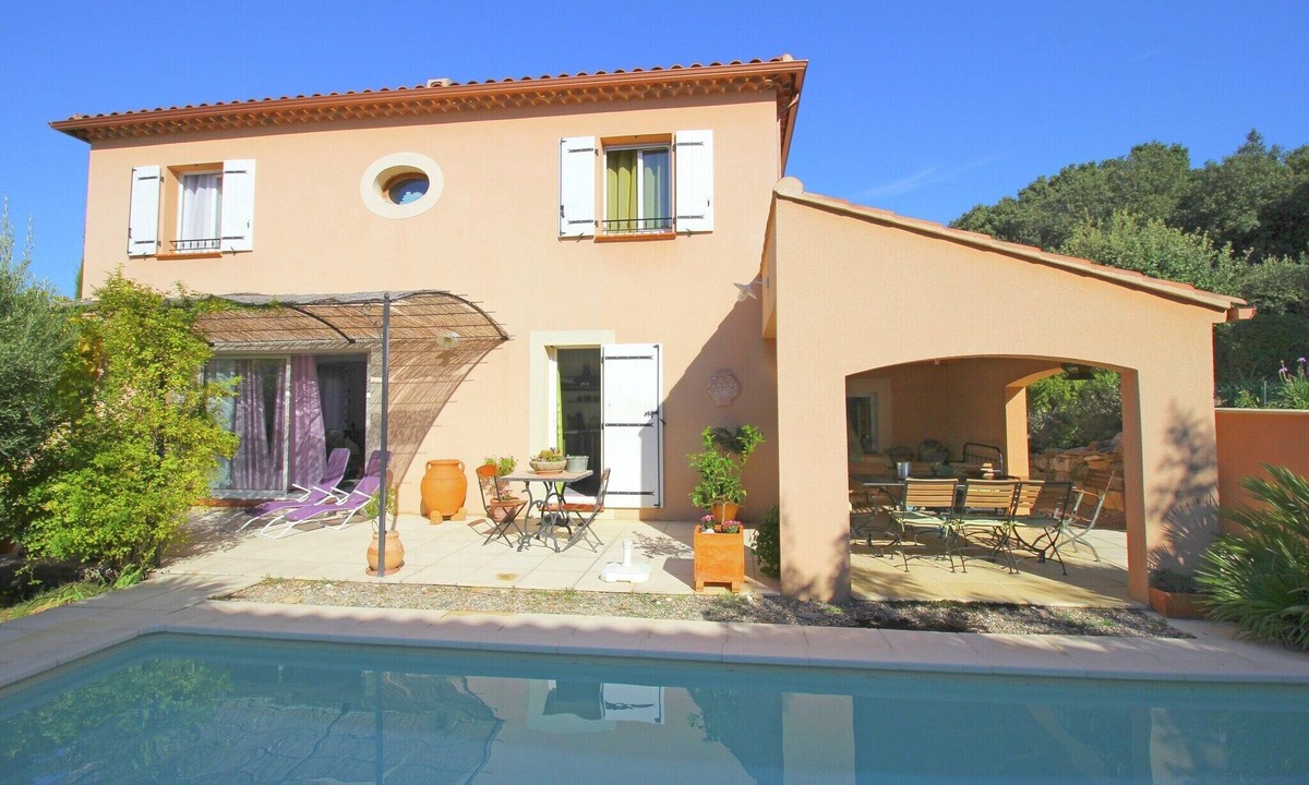 Serignan-du-Comtat House | Beautiful holiday home with private pool