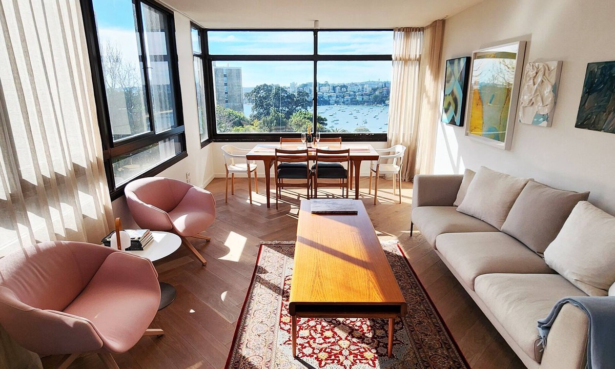 Darling Point Apartment | Beautiful harbour views, stylish apartment & pool