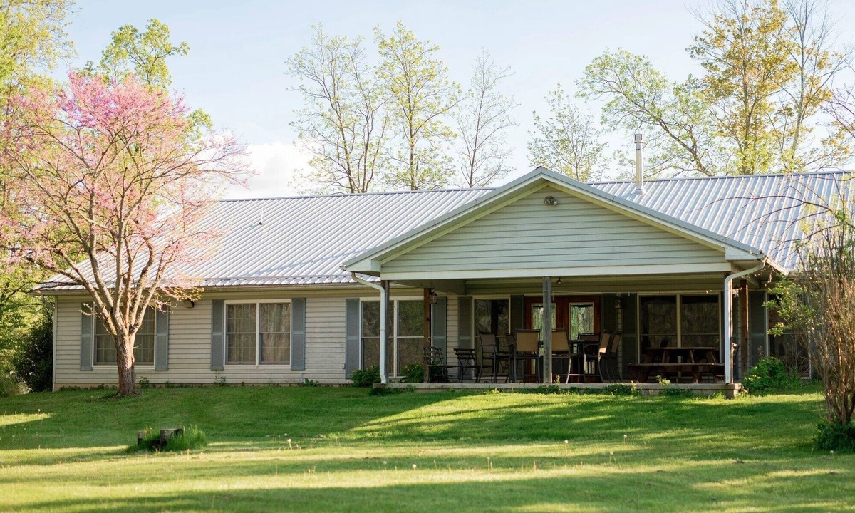 Milroy Cabin | Beautiful Hartman Lodge w/Hot Tub