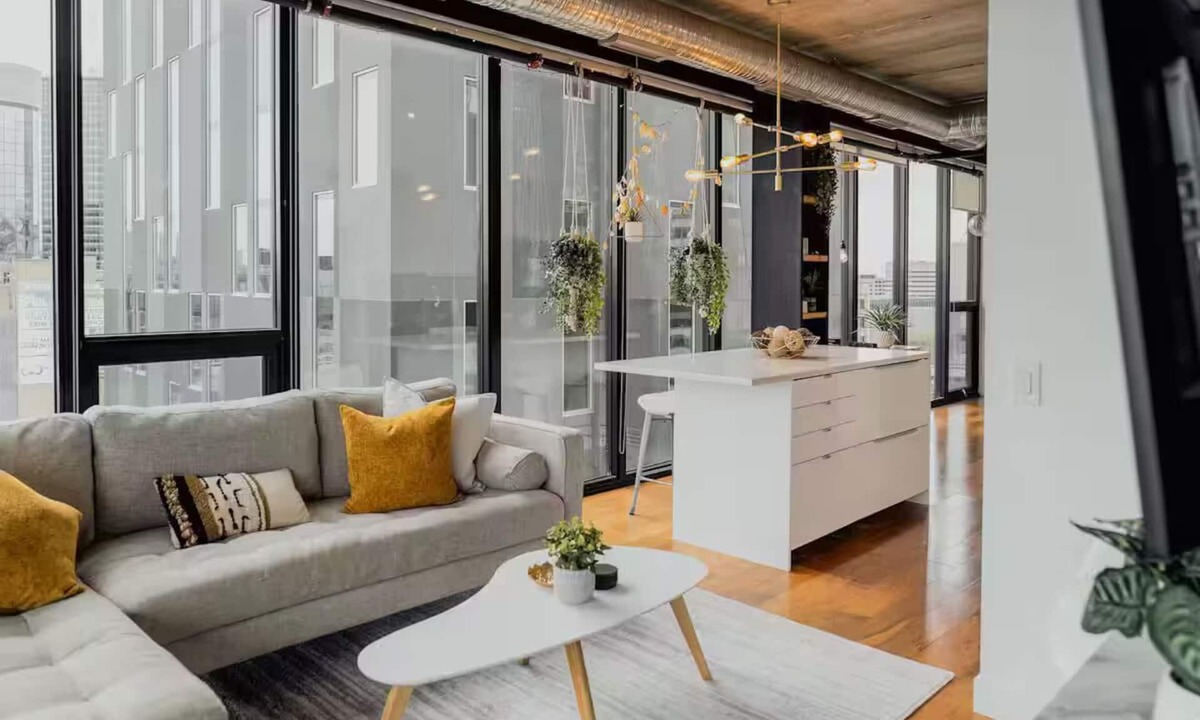 Downtown Winnipeg Condo | Beautiful High-Rise Condo | 2 Bed | 2 Bath |