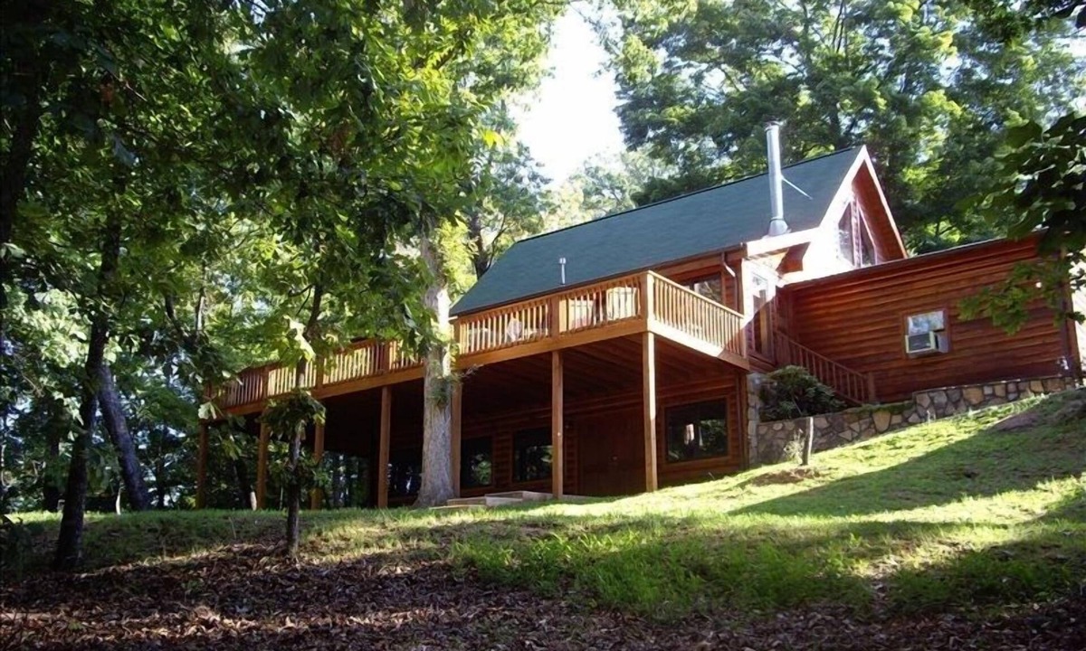 Cedar Cliff House | Beautiful Hillside Lodge