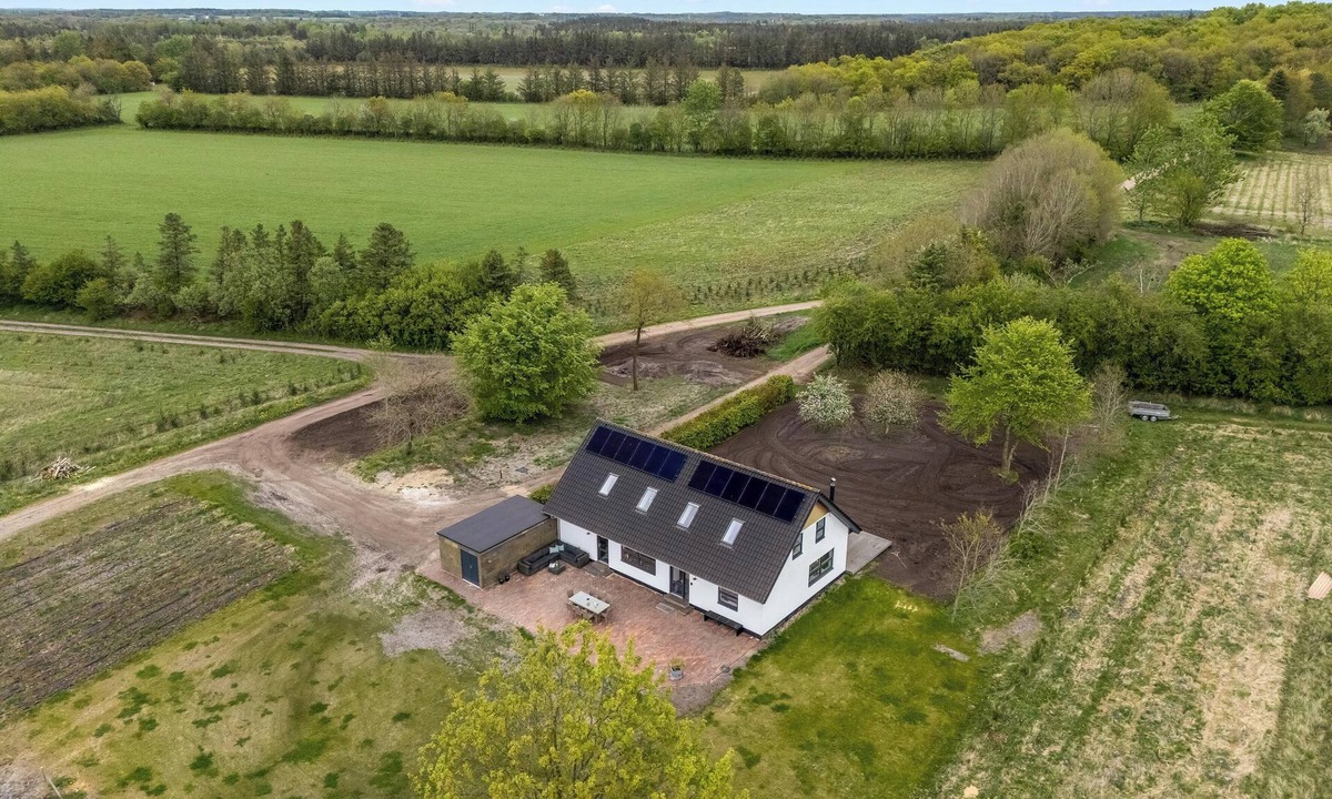 Sønder Felding House | Beautiful holiday home, completely renovated in 2026, located in scenic.