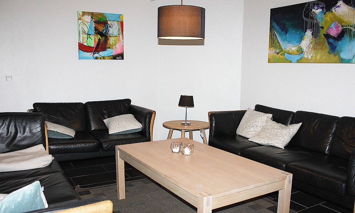 Ho House | Beautiful holiday home with three bathrooms, activity room and pool and large garden