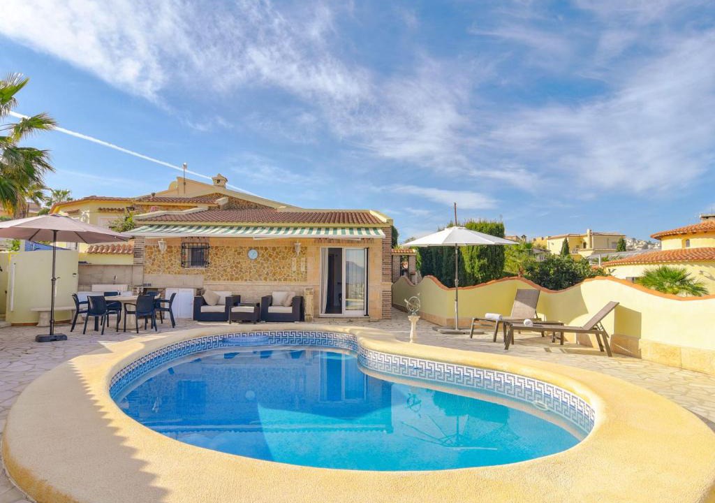 Pedreguer House | Beautiful holiday home in Pedreguer with terrace