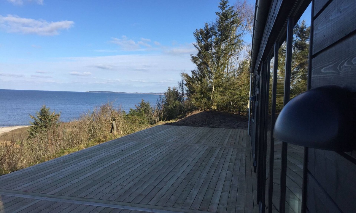 Ronbjerg House | Beautiful holiday home located at the 1st row by the fjord.