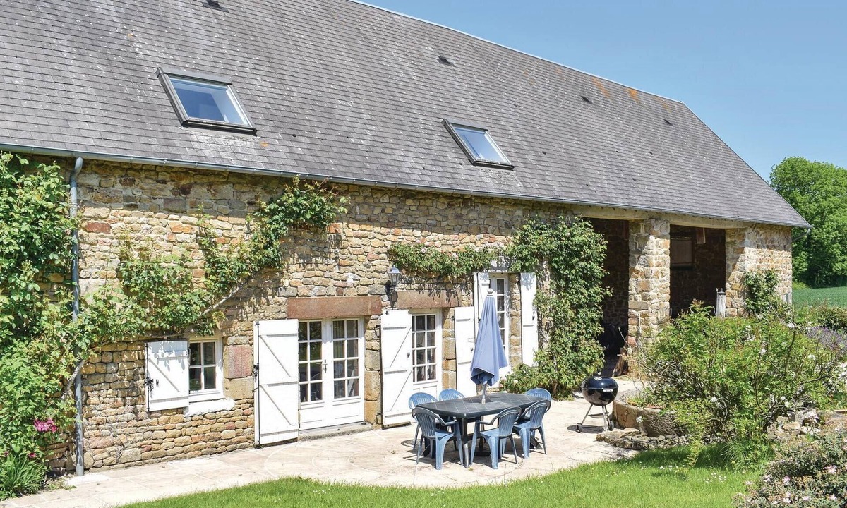 Saint-Pierre-Langers House | Beautiful home in St. Pierre Langers