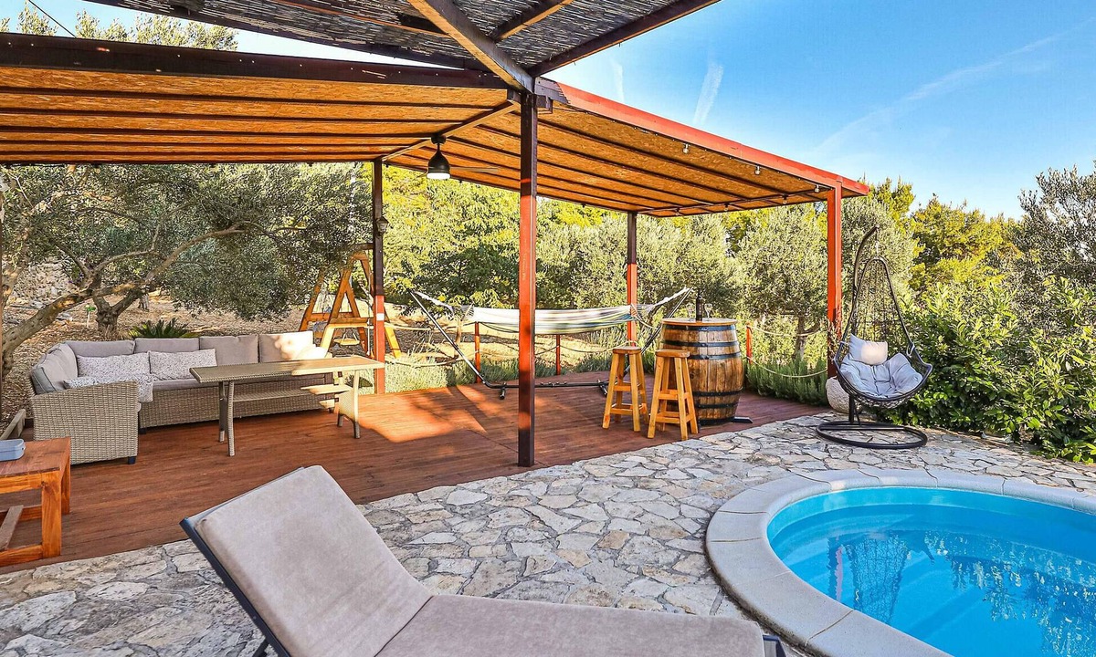 Kastel Kambelovac House | Beautiful home in Kastel Kambelovac