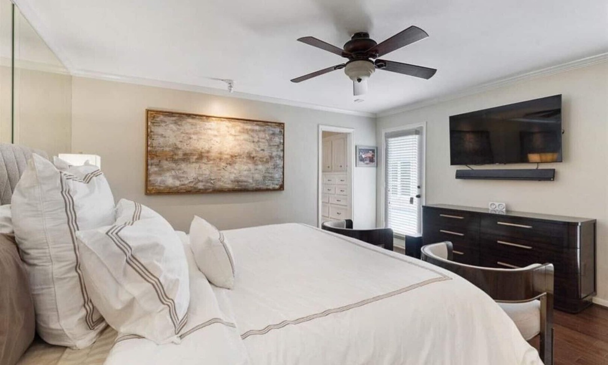 Woodlake - Briar Meadow House | Beautiful home 2 miles from the Galleria