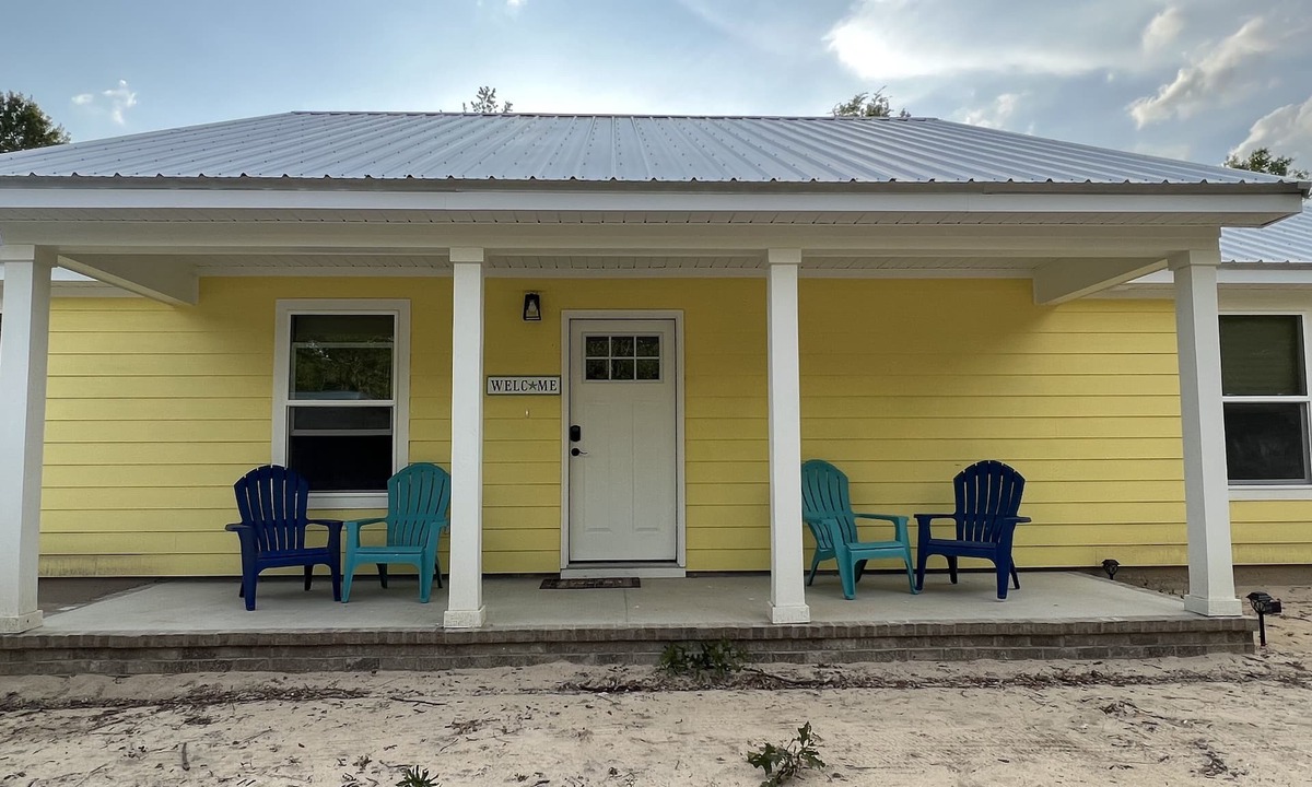 Washington County House | Beautiful home, 200 Private Acres on a lake! Fishing and Springs nearby!