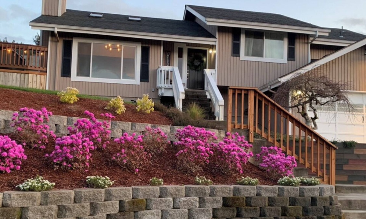 Thurston House | Beautiful home 8 miles from UO!nSleeps 10. n4 bedrooms and 3 full bathrooms.